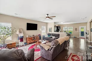 7420 Edgefield Ct, Matthews, NC 28104 - Photo 6