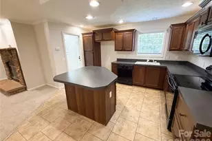 3556 Oakwood Ave, Claremont, NC 28610 - Photo 4