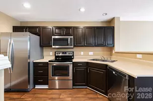 10048 University Park Ln, Charlotte, NC 28213 - Photo 2