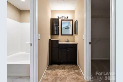 10048 University Park Lane, Charlotte, NC 28213 - Photo 4
