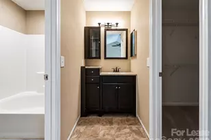 10048 University Park Ln, Charlotte, NC 28213 - Photo 4