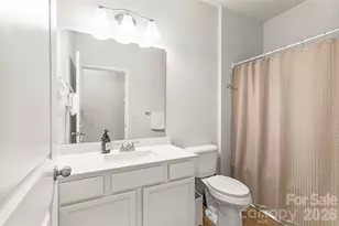 9022 Evercrisp Ln, Charlotte, NC 28215 - Photo 18