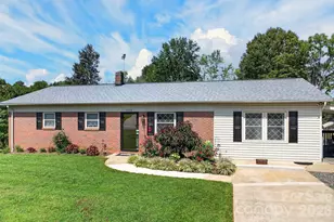 2559 Sweetbriar Cir, Lenoir, NC 28645 - Photo 2