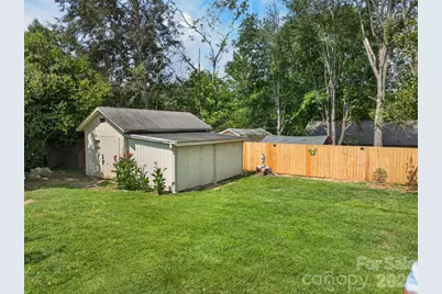2559 Sweetbriar Circle, Lenoir, NC 28645 - Photo 8