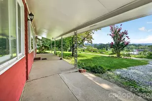 2409 Lucas St, Hendersonville, NC 28791 - Photo 2