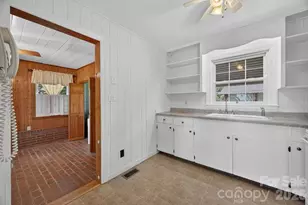 2409 Lucas St, Hendersonville, NC 28791 - Photo 18