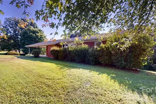 136 Marion St, Marion, NC 28752 - Photo 6