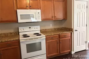 3707 Rocky Brook Ct, Charlotte, NC 28269 - Photo 10