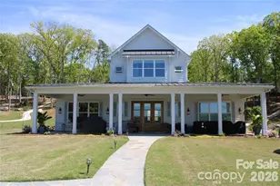 8838 Lynn Parker Ln, Charlotte, NC 28278 - Photo 2