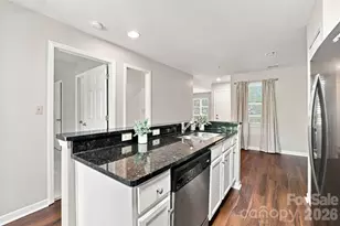 525 Olmsted Park Pl, Charlotte, NC 28203 - Photo 6