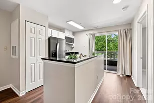 525 Olmsted Park Pl, Charlotte, NC 28203 - Photo 10