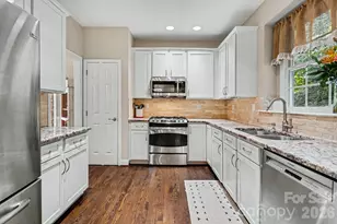 1924 Dearmon Dr, Charlotte, NC 28205 - Photo 12