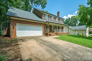 7801 Bridle Ct, Charlotte, NC 28216 - Photo 2