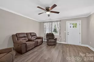 3919 Hemingway Dr NW, Hickory, NC 28601 - Photo 6