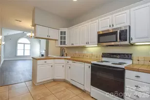 8332 Highland Glen Dr, Charlotte, NC 28269 - Photo 10