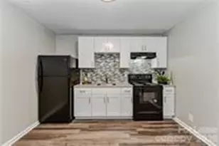 307 Hoskins Mill Ln, Charlotte, NC 28208 - Photo 6