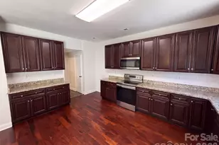 14021 Pinyon Pine Ln, Charlotte, NC 28215 - Photo 10