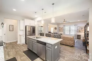 5948 River Mdw Ct, Charlotte, NC 28213 - Photo 6