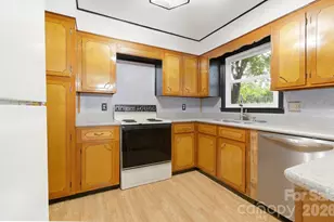 1371 Jackson Loop Rd, Flat Rock, NC 28731 - Photo 6