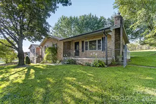 1371 Jackson Loop Rd, Flat Rock, NC 28731 - Photo 2
