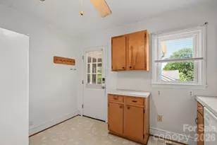 1127 Thompson Ave, Charlotte, NC 28216 - Photo 4