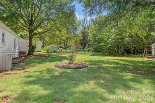 1127 Thompson Ave, Charlotte, NC 28216 - Photo 16