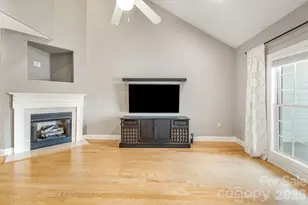 896 W Pointe Dr, Asheville, NC 28806 - Photo 4