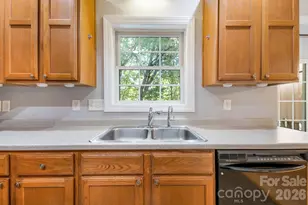 896 W Pointe Dr, Asheville, NC 28806 - Photo 10