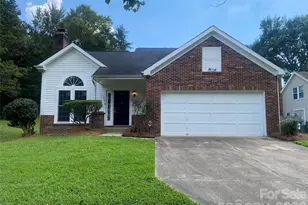 11101 Deerpath Ct, Charlotte, NC 28262 - Photo 1