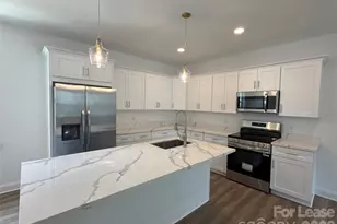 2106 Bombay Wy, Charlotte, NC 28208 - Photo 4
