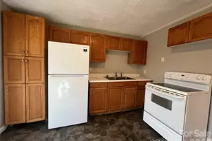 142 E Catawba Ave, Mount Holly, NC 28120 - Photo 4