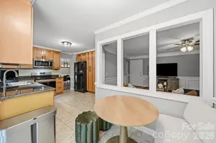 3801 Melshire Ln, Charlotte, NC 28269 - Photo 14