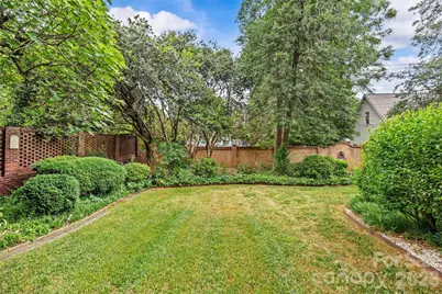 1858 Queens Road W, Charlotte, NC 28207 - Photo 10