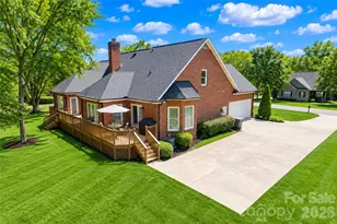 5480 Glen Forest Dr, Charlotte, NC 28226 - Photo 4