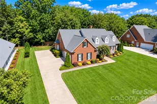 5480 Glen Forest Dr, Charlotte, NC 28226 - Photo 2