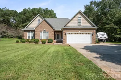 136 Gibralter Point Road, Dallas, NC 28034 - Photo 2