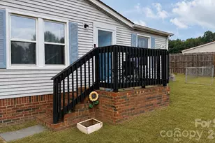 1868 Ellick Dr, Newton, NC 28658 - Photo 2