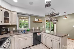 121 Churchill Downs Dr, Fairview, NC 28730 - Photo 18