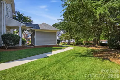 1056 The Glen Street, Statesville, NC 28677 - Photo 10
