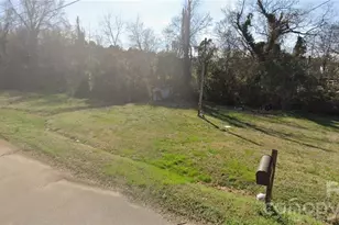 718 Hyde St, Lexington, NC 27292 - Photo 1