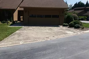 304 Red Oak Dr, Hendersonville, NC 28791 - Photo 2
