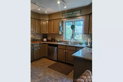 304 Red Oak Drive, Hendersonville, NC 28791 - Photo 16