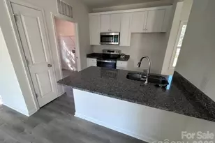 523 W Front St, Statesville, NC 28677 - Photo 2