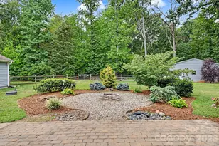 3201 Fairforest Dr, Matthews, NC 28104 - Photo 6