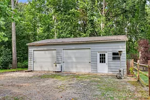 3201 Fairforest Dr, Matthews, NC 28104 - Photo 4