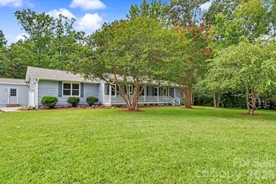 3201 Fairforest Drive, Matthews, NC 28104 - Photo 2