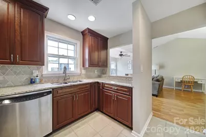 3208 Selwyn Farms Lane #6, Charlotte, NC 28209 - Photo 10