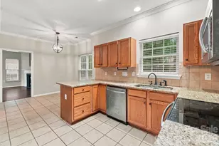 12806 English Walnut Ln, Charlotte, NC 28215 - Photo 10