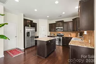 6918 Barefoot Forest Dr, Charlotte, NC 28269 - Photo 8