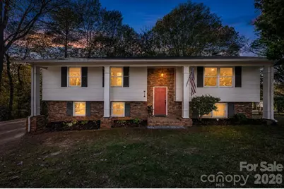 1185 10th Street Place NW, Hickory, NC 28601 - Photo 2